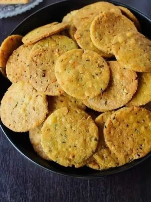 Masala Mathri