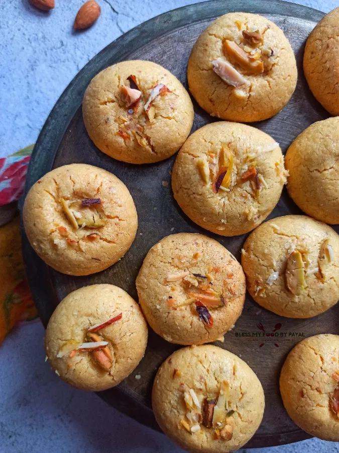 Besan khatai